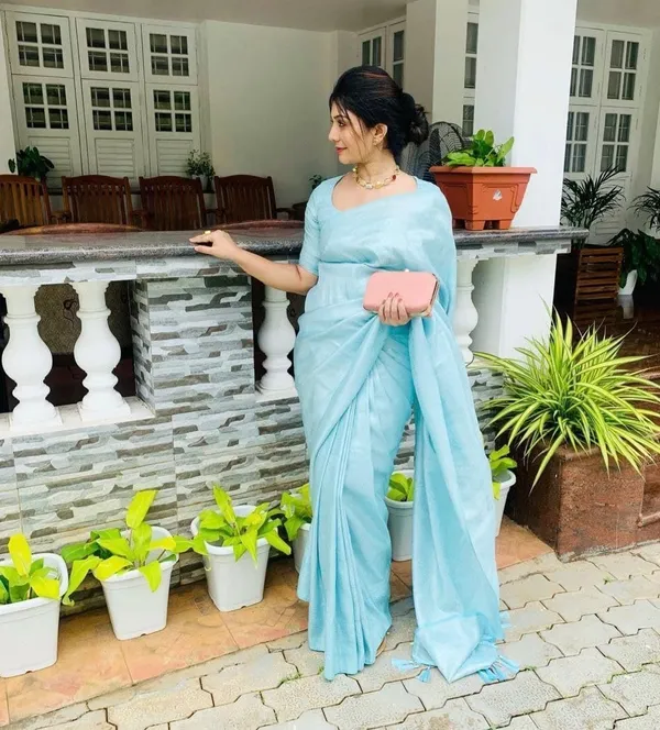Light_Blue_Embellished_Banarasi_Jacquard_Saree_(Light_Blue)